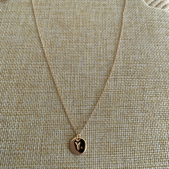 Reversible gold plated Y initial necklace. - Picture 5 of 8